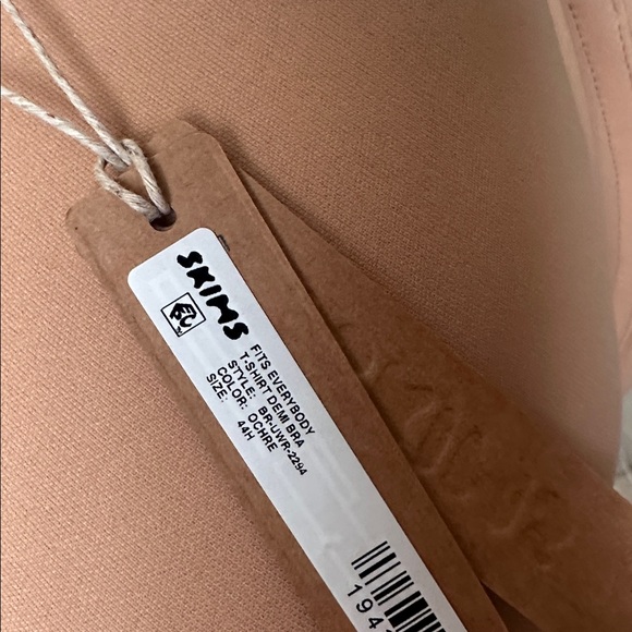 Skims Fits Everybody T-shirt Demi Bra Ochre Size 44H NWT - Picture 3 of 3